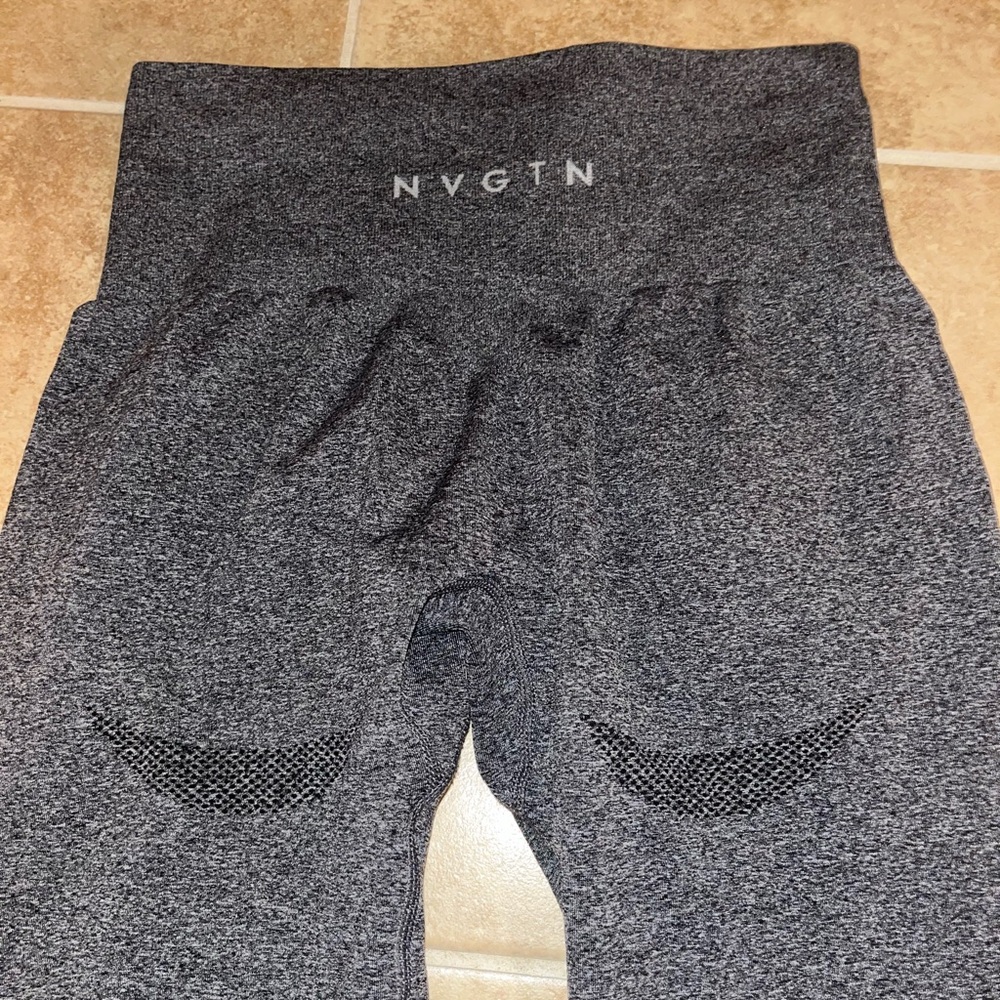 NVGTN Heathered Dark Gray Leggings with High-Rise Waistband and Stretchy Fabric